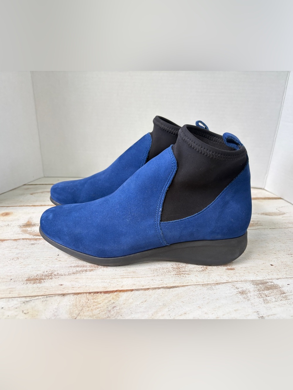 Hirica Sacha Low Boot blue suede made in France sz 38 EUC